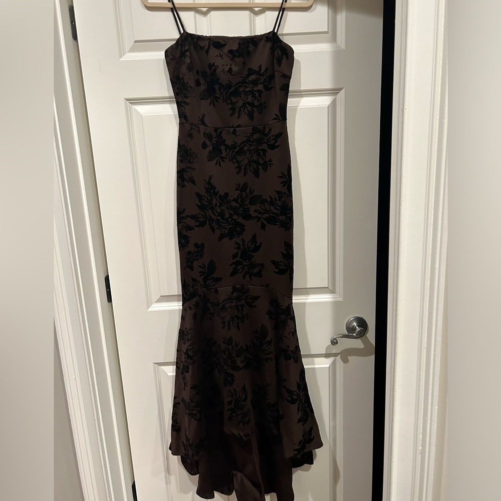 Small NWT formal brown and black mermaid style maxi dress. Form fitting.